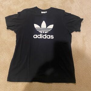 Adidas Tee size L
